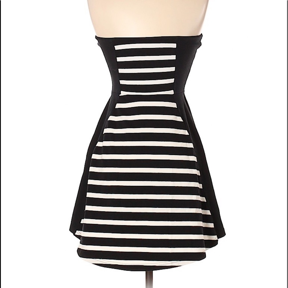 🔴3/$15🔴 EXPRESS STRAPLESS STRIPED MINI DRESS - Picture 2 of 2